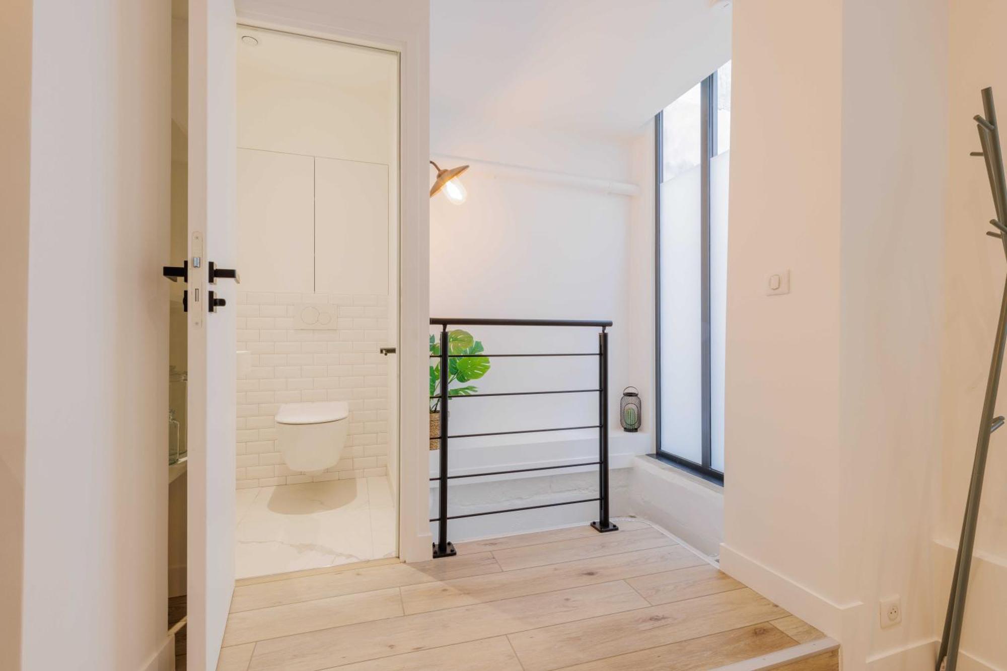 Apartment Exceptionnel Duplex A Proximite De Montmartre! *